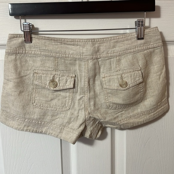 Express light tan low rise mini linen shorts - size 0​​ - Picture 2 of 3